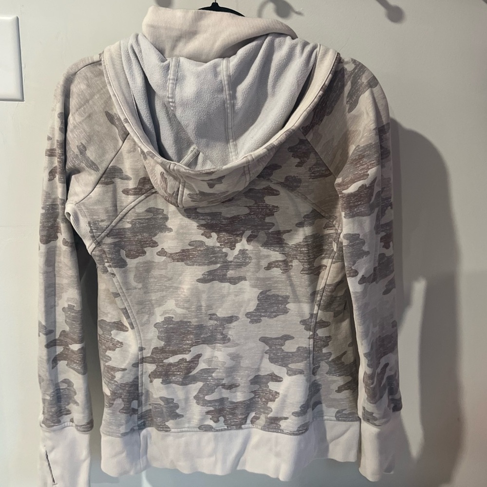 Athleta Triumph Printed Hoodie Jacket in Grey
Gypsum Camo Medium - Picture 4 of 6